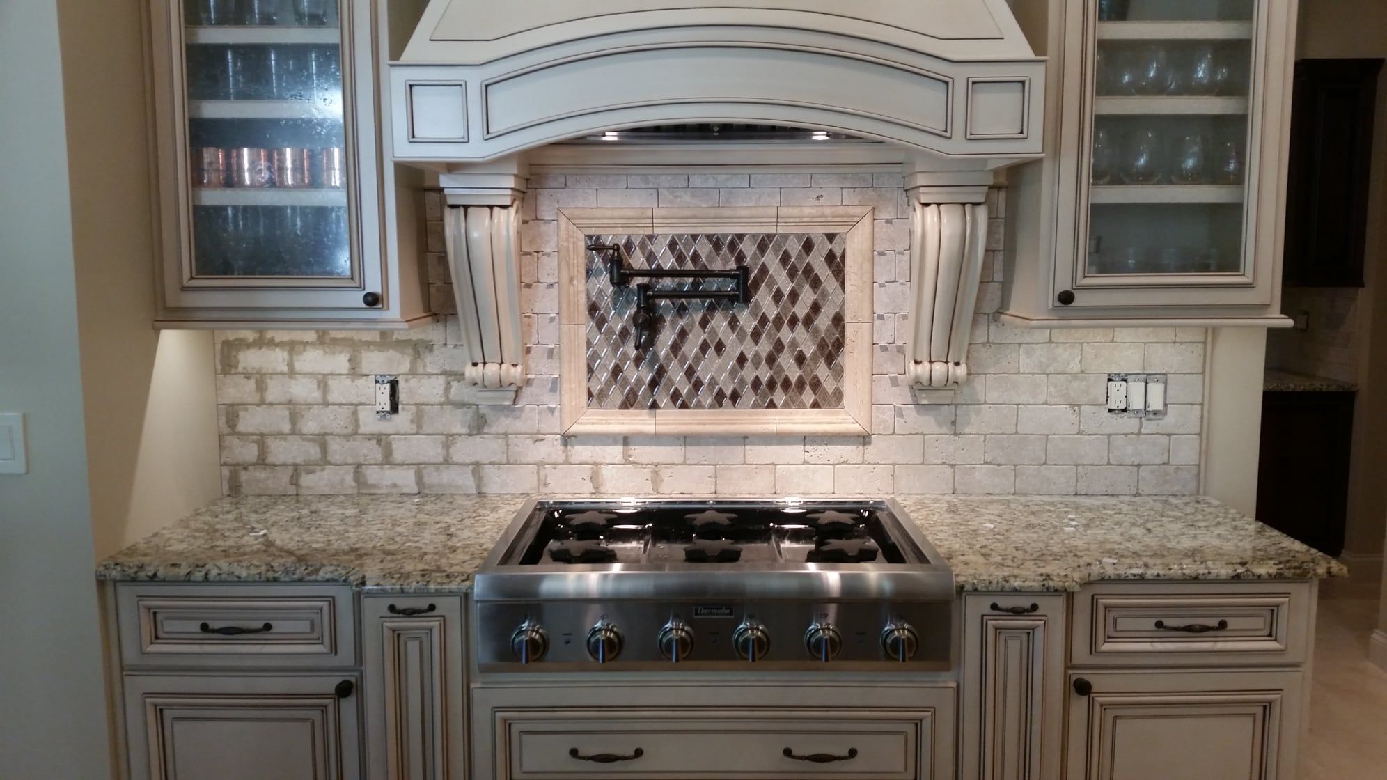Kitchen cooktop | Vallow Floor Coverings, Inc.