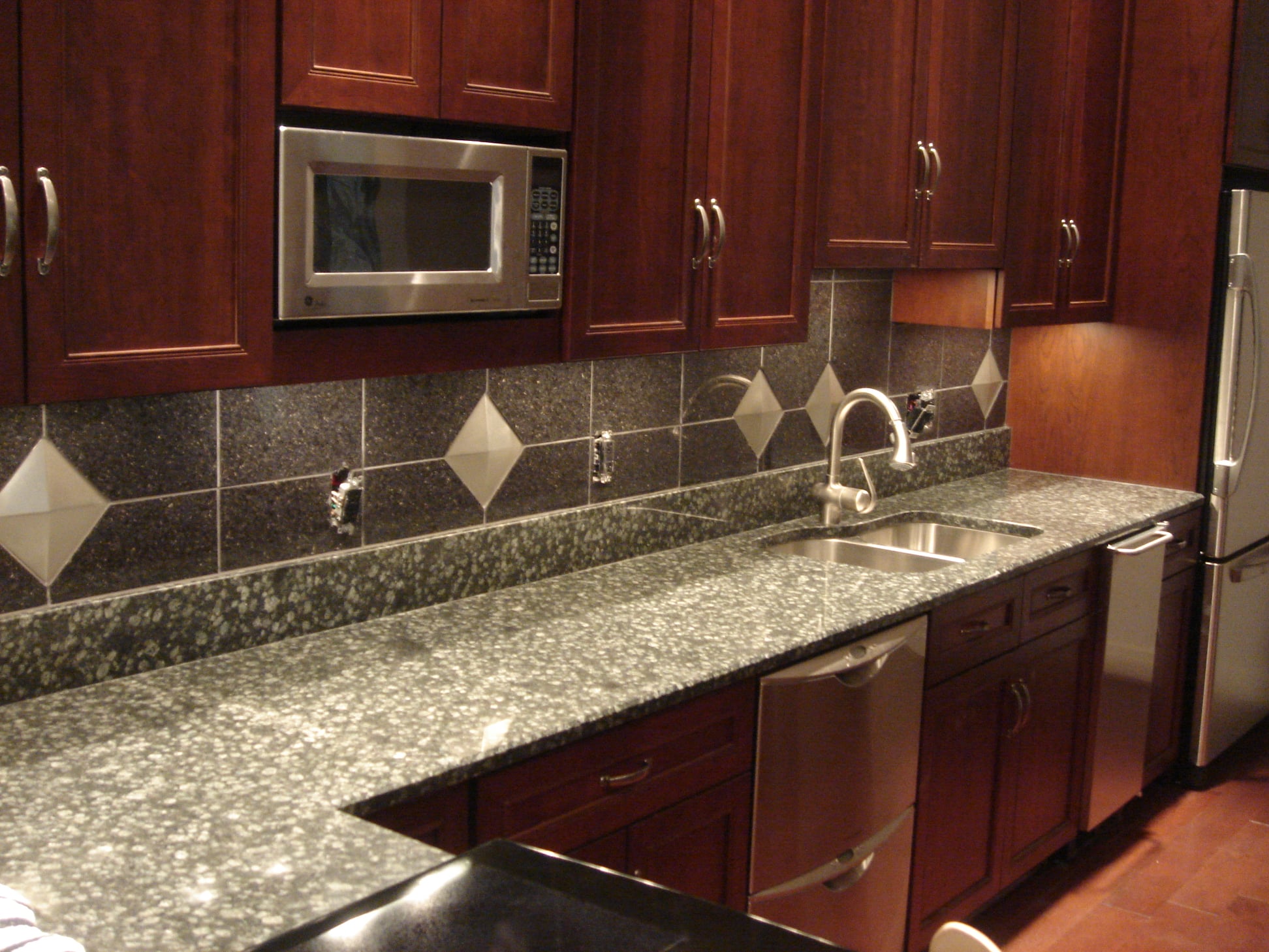 Countertop & cabinets | Vallow Floor Coverings, Inc.