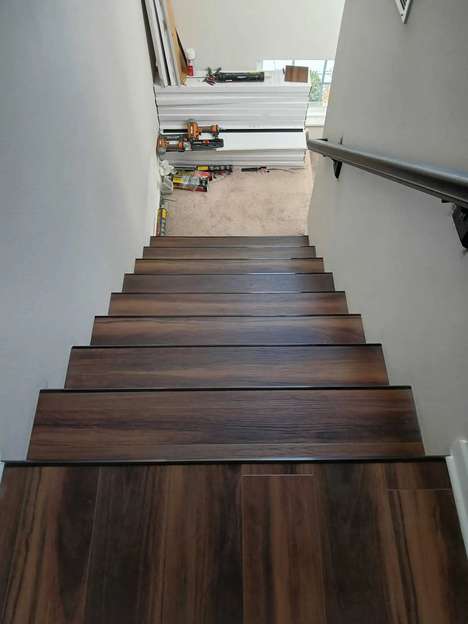 Darbon-86246-LVP-on-Steps-2024-Picture-2